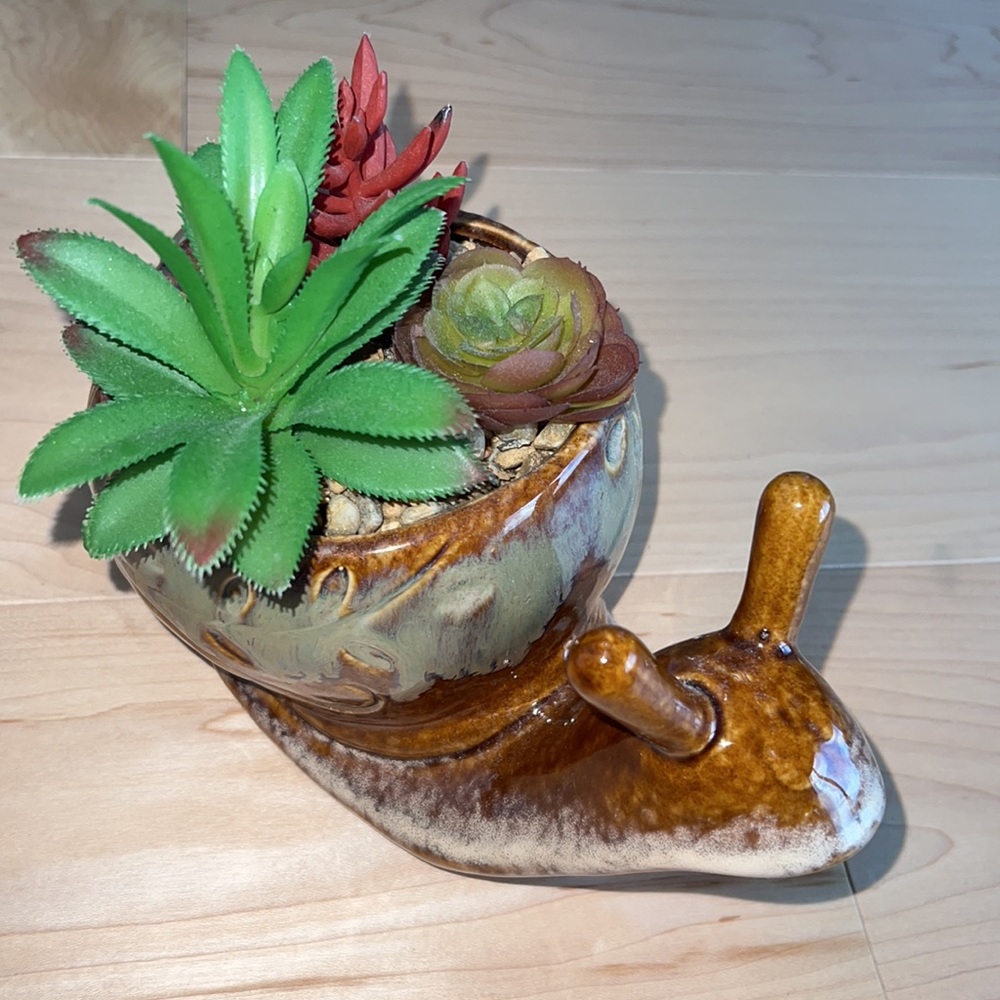 🐌 Decorative Snail - Glass with Faux Succulents 🐌